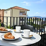 Daire Fly Up Mediterranean