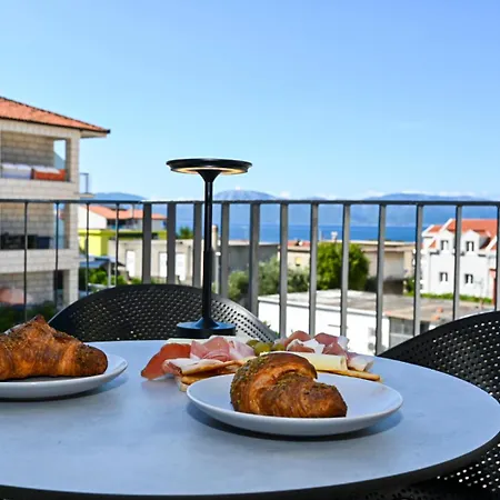 Apartment Fly Up Mediterranean *