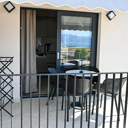 Apartment Fly Up Mediterranean Gradac (Split-Dalmatia)
