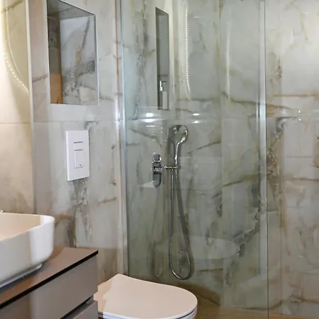 Fly Up Mediterranean Apartment Gradac (Split-Dalmatia)