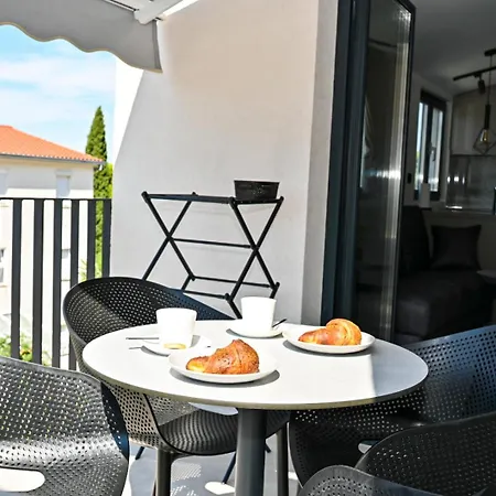 Fly Up Mediterranean Apartment