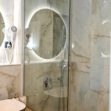 Fly Up Mediterranean Apartment Gradac (Split-Dalmatia)