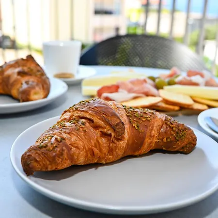 Apartment Fly Up Mediterranean *