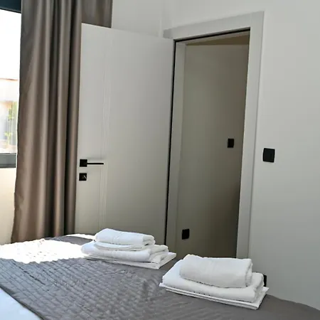 Fly Up Mediterranean Apartment *