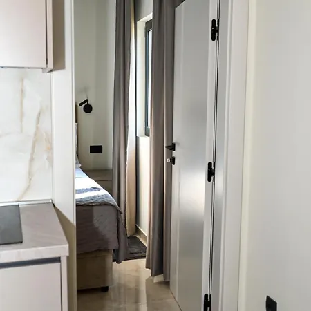 Fly Up Mediterranean Apartment *