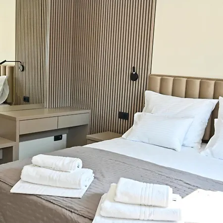 Fly Up Mediterranean Apartment *