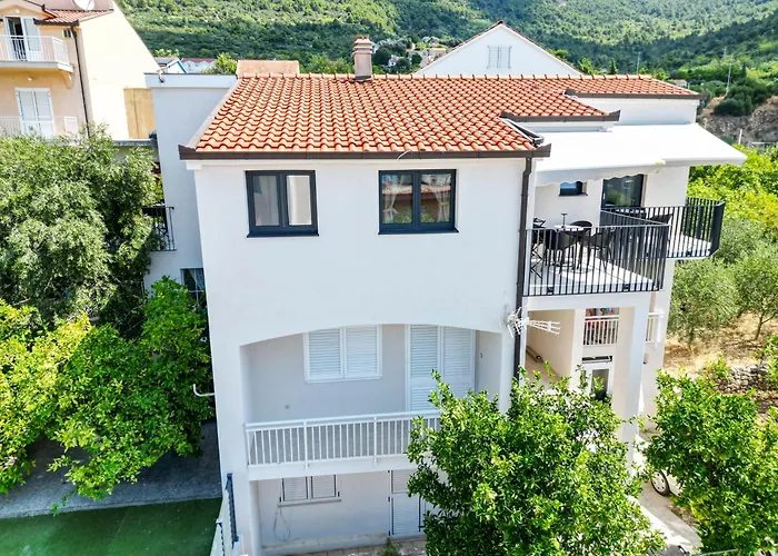 Fly Up Mediterranean Appartement Gradac (Split-Dalmatia)