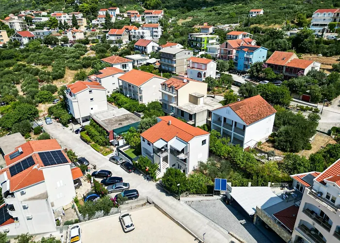 Fly Up Mediterranean Appartement Gradac (Split-Dalmatia)
