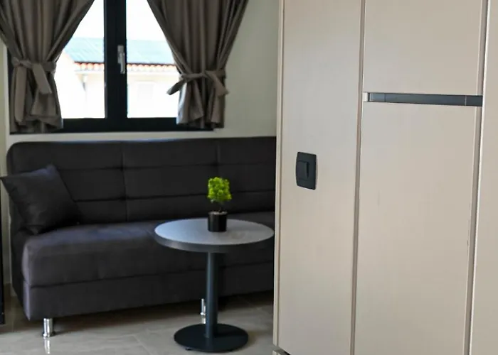 Fly Up Mediterranean * Gradac