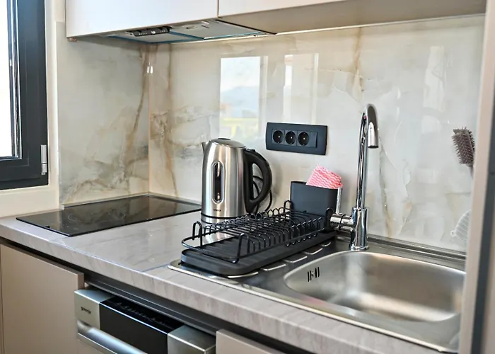 Fly Up Mediterranean * Gradac